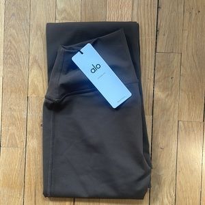 BRAND NEW ALO YOGA Airbrush High-Waist Bootcut Legging Espresso brown
